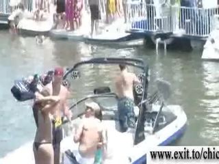 Outrageous ביקיני אפרוחים ב ציבורי סירה מסיבה סרט
