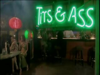 女同志 酒吧 女傭 手淫 在 三人行: 免費 性別 視頻 2f