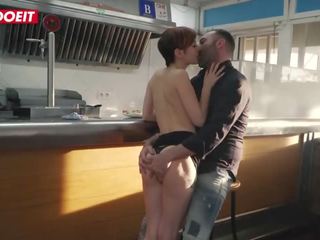 Steak ve bisiklet gün specials içinde bir sarılı tabu restoran seks filmler