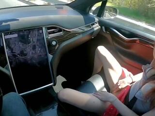 Tinder datum cums v me v a tesla na autopilot