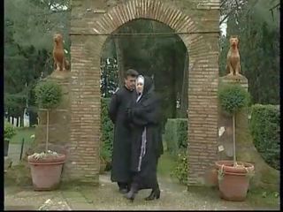 ممنوع جنس فيلم في ال convent بين مثليه الراهبات و قذر monks