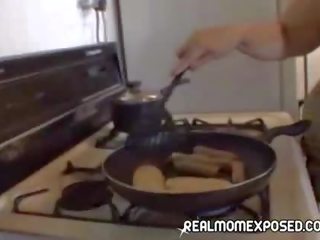 媽媽我喜歡操 豐滿 cooking 時間!