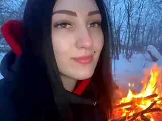 Sebuah merekah dan sebuah nona apaan di itu winter oleh itu api: resolusi tinggi x rated video 80