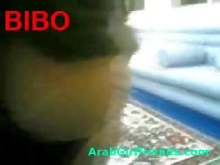 Terrific i madh rrotë arab sucks dhe rides i madh gafë në amatore pov