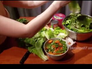 Foodporn ep.1 noodles ja nudes- kiinalainen teini-ikäinen cooks sisään alusvaatteet ja imee bbc varten dessert 4k ã§ââ¹ã©â¥âªã¨â¡â¨ã¦â¼â xxx elokuva elokuvat