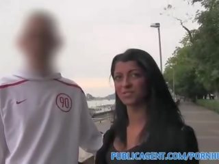 Publicagent attractive brunette geneukt in hotel als haar bf waits buiten