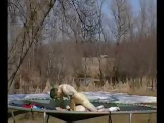 Amatérske trampoline x menovitý video outsidehuge šachta začína na kričanie