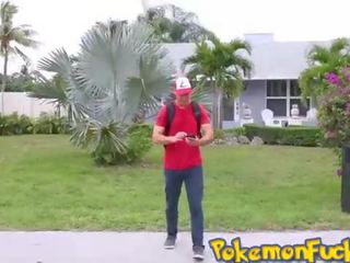 A дика pikahoe appears! перший pokemongo ххх сцена!