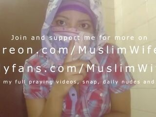 Real Arab عرب وقحة كس Mom Sins In Hijab By Squirting Her Muslim Pussy On Webcam ARABE dirty film dirty movie shows