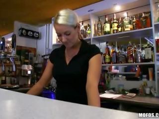 First-rate bartender pupytė lenka dulkina už grynieji