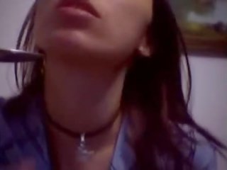 Camgirl tregon të saj e lagur pidh në the kamera