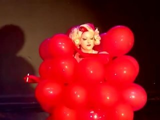 Cabaret burlesque cochon martini baloon