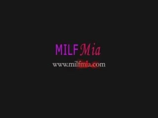 Milf vrea ei propriu orgasm