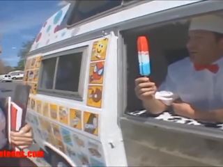 Icecream teherautó lány jelentkeznek több mint icecream -ban pigtailek