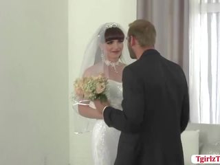 มีอารมณ์ groom ในที่สุด fucks เธอ เจ้าสาว transbabe natalie mars รูทวาร