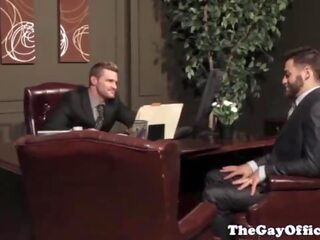 Geý officesex muscle hunks gutarmak shortly after kirli clip