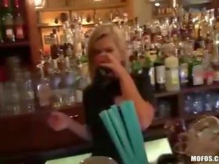 Bartender rihanna samuel 性別 視頻 為 金錢