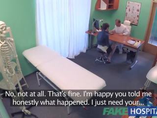 Fakehospital enticing australiano turista con grande tetitas ama médicos corrida en coño