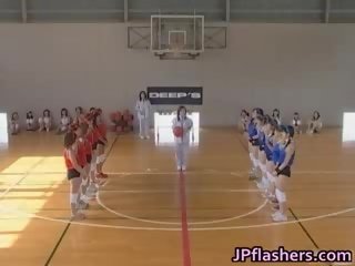 Ázijské basketbal players sú cez