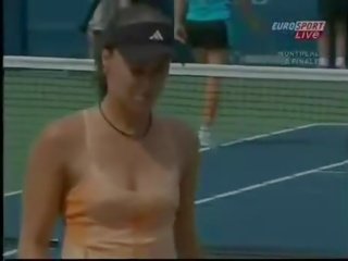 Martina hingis hård bröstvårtor