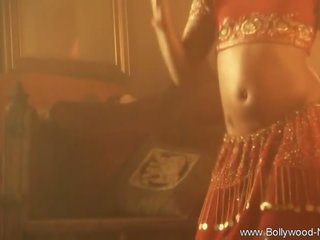 Dancing Indian MILF Sweetie sex shows