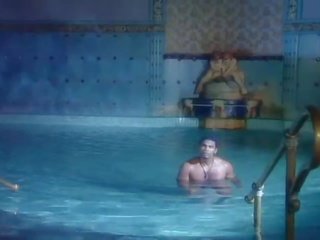 Franco roccaforte initiates ความรัก kate ขึ้น และ โซฟี evans ใน a สระว่ายน้ำ