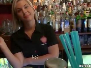 Delightful barmaid stuffed in cunt for dhuwit