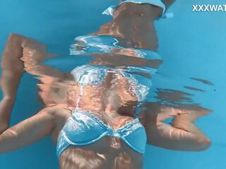 Plávanie bazén nudista akcie podľa očarujúce euro femme fatale candee