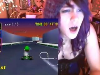 Đam mê trẻ người phụ nữ cums chơi mario kart