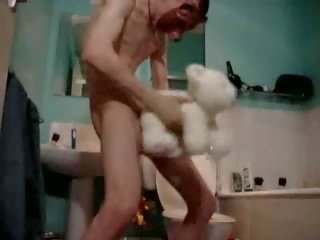 Magrissima ragazzo cazzo suo piccolo giocattolo orso vid