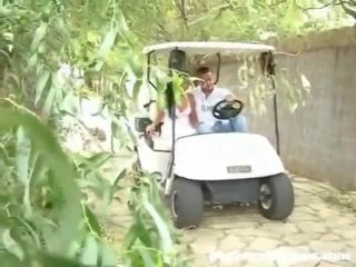 खराब कर दिया है पर एक गोल्फ cart