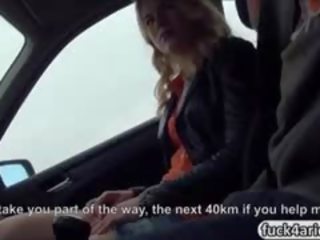 Russisch teenager gibt kopf und gefickt schwer bei die autos rücksitz