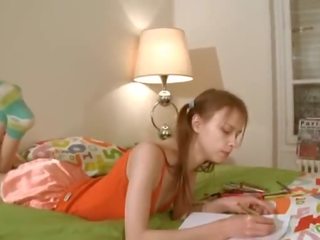 Pigtail 18yo bayi gosokan tombol