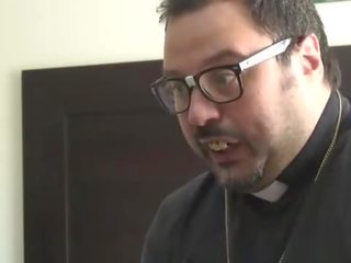 Puta locura e adhurueshme adoleshent merr një fytyra i plotë i spermë nga një priest - go2cams.com