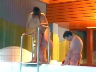 To lascivious damer fra germany får knullet ved den spa: retro amatør kjønn video