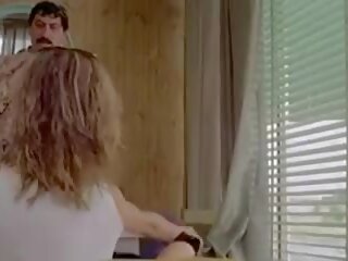 La ragazza dal pigiama giallo 1977 (threesome enchanting scéna)